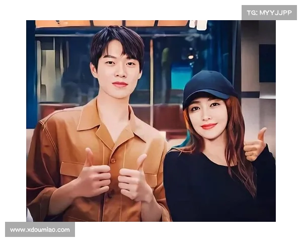 相差姐弟恋:火辣女友与三球的球馆浪漫约会(相差太多的姐弟恋) 相差姐弟恋:火辣女友与三球的球馆浪漫约会(相差太多的姐弟恋)